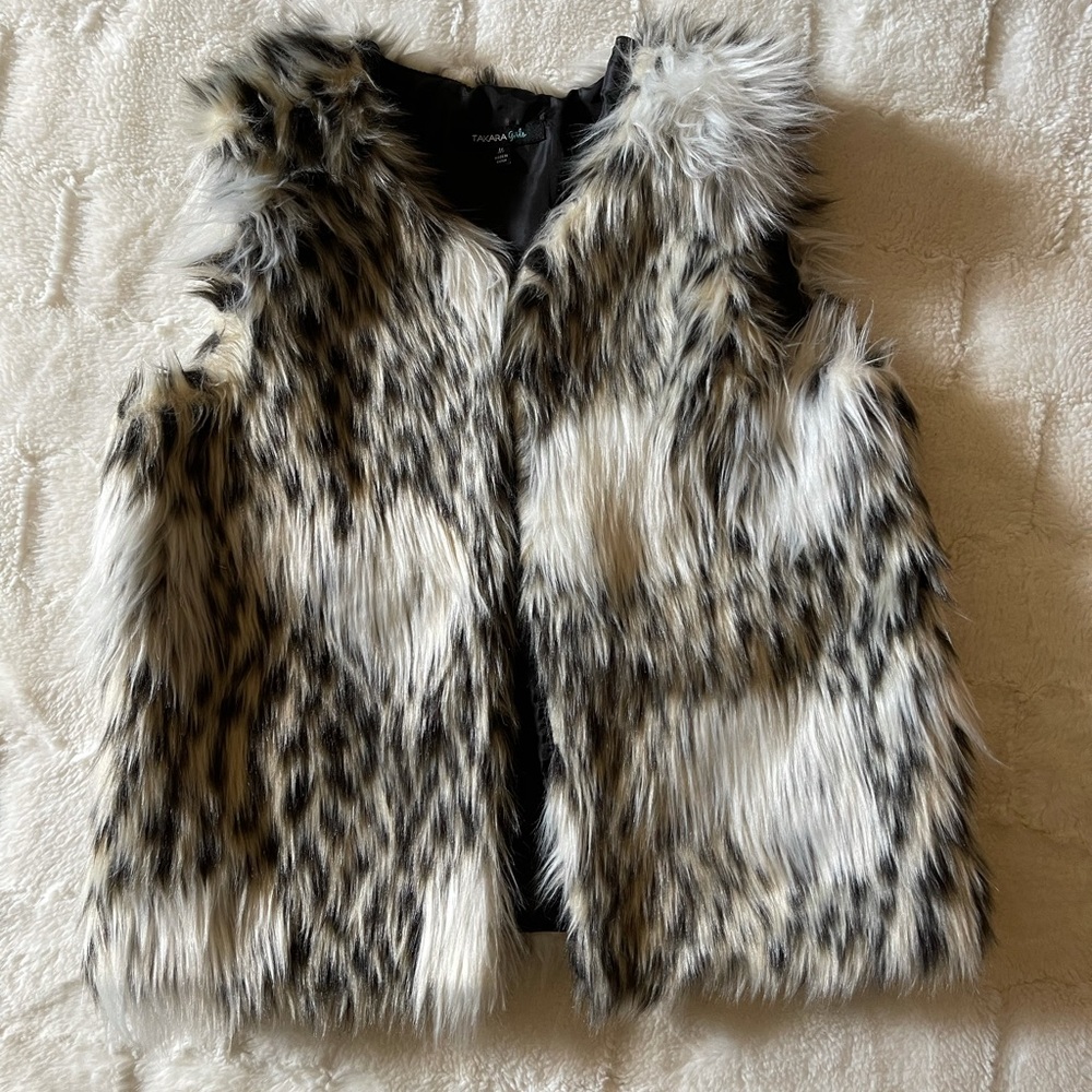Faux fur girls vests size M